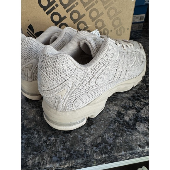 Women's Adidas Response CL 'Wonder Beige' Shoes, Sneakers IF9083 Size 10 - Picture 4 of 9
